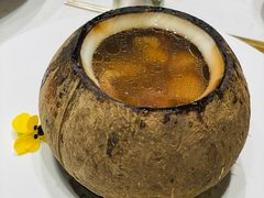椰子八宝鸡汤-闻见中国海南菜(K11店)