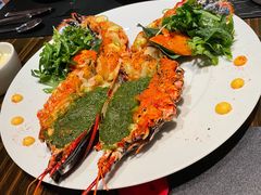 香烤龙虾配香辣奶油酱及自制薯条-L'ATELIER de Joel Robuchon(外滩18号店)