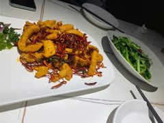 -阿瓦山寨·湘菜现炒·剁椒鱼头王(咸阳总店)