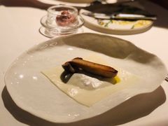烟熏云南牛肝菌墨鱼薄纱-Le Comptoir de Pierre Gagnaire