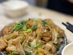 红烧鸡块炒河粉-老头爱马仕酸豇豆炒饭(丰富路店)