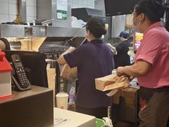 -麦当劳(上海虹桥站30B检票口楼上)