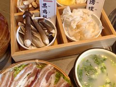 -阿婆情腊排骨火锅·野生菌季(古城旗舰店)