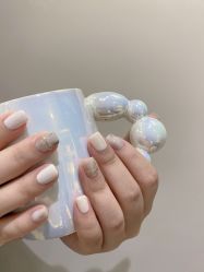 -花岐款式专研健康美甲沙龙