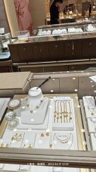 -六福珠寶(巴黎春天五角场店)