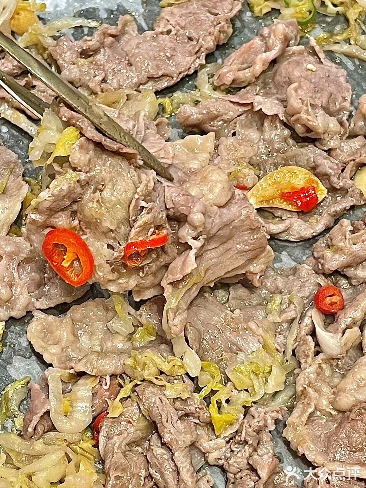 终于在成都吃到好吃又便宜的小破摊烤肉‼️好吃哭