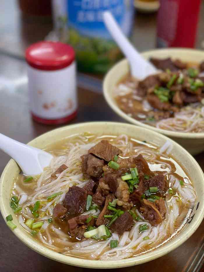 钟记牛腩粉-"到吴川站下车后,我的狗一路带我狂奔来到这.