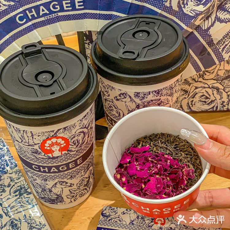 一花一叶 一口云南☁霸王茶姬新品好绝！
