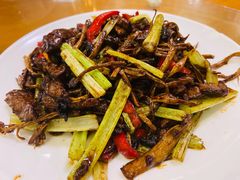 茶树菇炒牛柳-牧羊餐厅