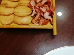 小饼炭烧肉-龙香居海鲜浑锅家常菜·特色驴肉