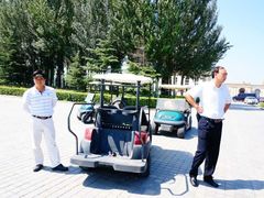 酒店高尔夫的畜生！开车把游客甩出几米远-北京拉斐特城堡酒店