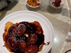 -帅巴人舅母子腊蹄民俗村