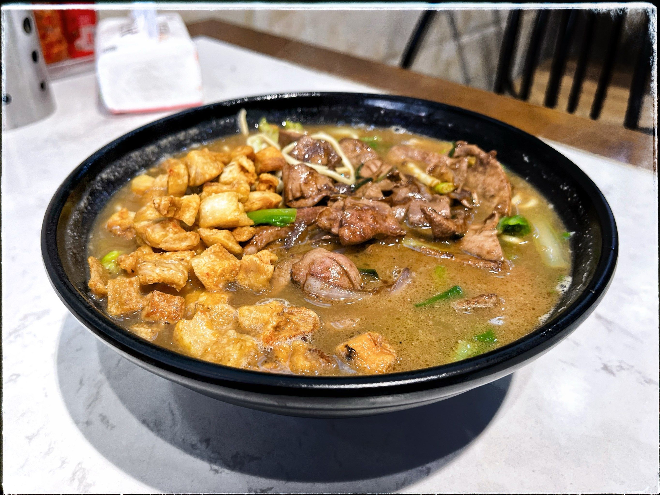 了,然而这汤面出乎意料的好吃,而且锅气依旧满满呢