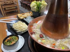 -果松木炭酸菜铜火锅·外婆参鸡汤