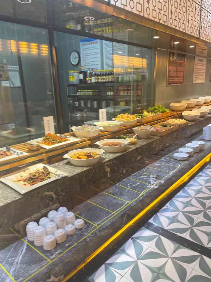 禾斗海鲜自助(市南银座店)-"周六下午去的话说人真的多,但是没有像