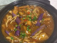 咸鱼茄子煲-花果山庄•现烤荔枝柴烧鹅