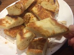 馕坑芝麻馕-巴扎美食·新疆菜·西域歌舞表演餐厅(新疆大厦店)