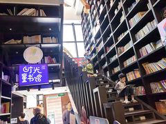 -钟书阁(松江泰晤士小镇店)