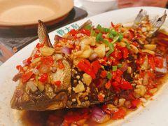 香酥大鲫鱼-费大厨辣椒炒肉(通州万达店)