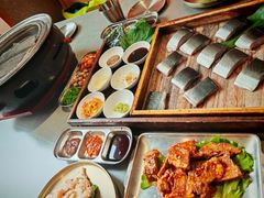 -围炉肉舍•炭烤活鳗•丹东海鲜烤肉(步行街店)