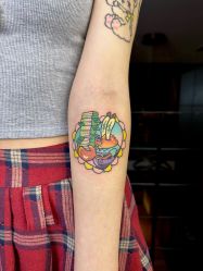 -鳌首刺青纹身 穿孔饰品店