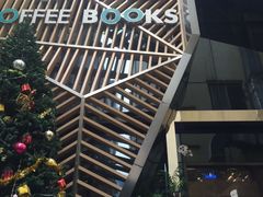 -新华里咖啡书吧(新华书店小寨店)