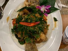 -Chom Cafe and Restaurant