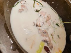 -咕嘟草帽鱼·牛奶一样的鲜鱼汤(天鹅湖万达广场店)