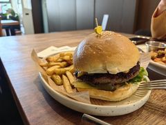 经典牛肉汉堡-ZEMOCAFE·FUSION FOOD(西交利物浦店)