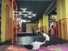 -爱蹦iBOON蹦床运动馆(江汉店)