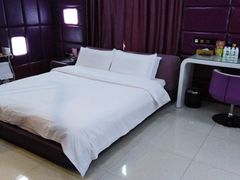 -天鹅恋主题酒店(光谷广场步行街店)