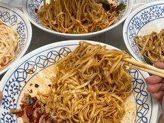 -李与白包子铺(桐梓林店)