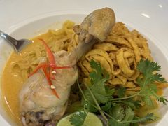 -Chom Cafe and Restaurant