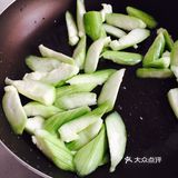 软糯鲜香的爽滑口感，干贝炒丝瓜。