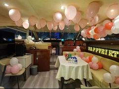 -黄浦江游览十六铺3号码头网红自助餐