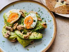 牛油果煮蛋吐司-RAC BAR(安福路店)