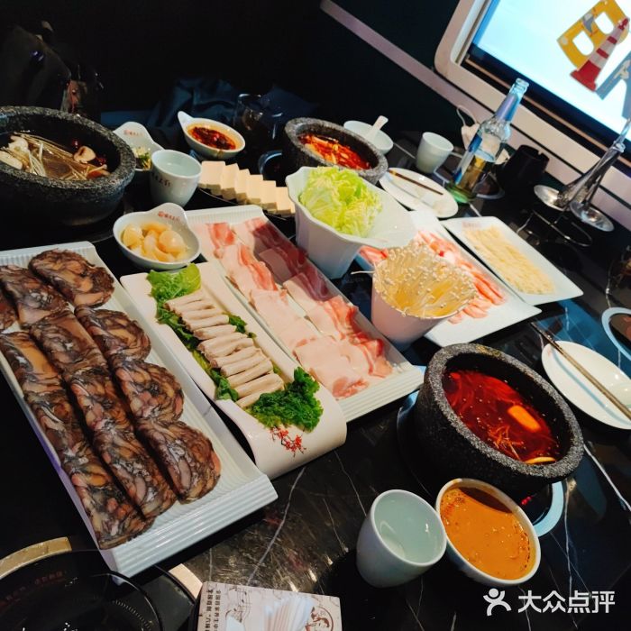 狼爱上羊音乐火锅滋补乌鸡卷图片