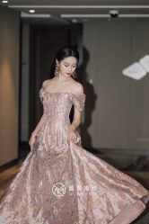 -曼青婚纱礼服馆