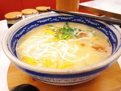 -新世界·过桥米线宴