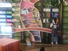 -钟书阁(松江泰晤士小镇店)