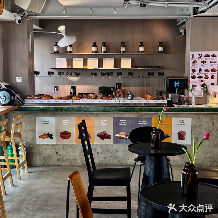 喜欢西安的春天🌷让每家小店都在走花路！