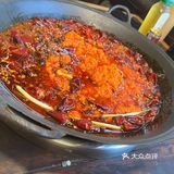不用像城里那家排队巨久。锅底选择的中辣