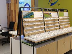 -LOOK眼镜·蔡司依视路配镜(宝山万达店)