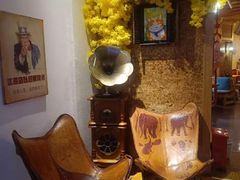-月亮眼花园餐厅书吧酒吧