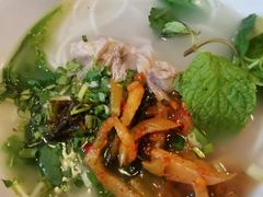 乌骨鸡饵丝-阿依云
