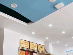 -休记光头香辣蟹干锅(绵竹店)
