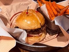 -BOURBON 玻本美式餐厅酒吧(虹桥新天地店)