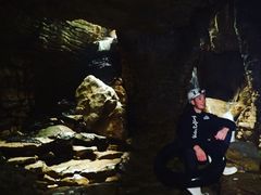 -怀托摩萤火虫洞