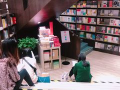 -钟书阁(群光广场店)