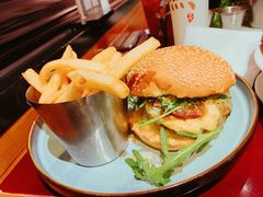 四重芝士牛肉汉堡-bluefrog蓝蛙(悠唐购物中心店)